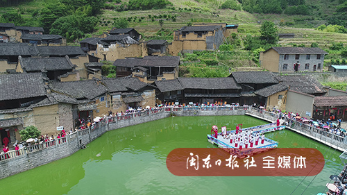 康里村端午祭祀大典,游人如织 陈穗芳 摄